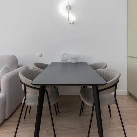 Aleje Jerozolimskie 25 By Homeprime